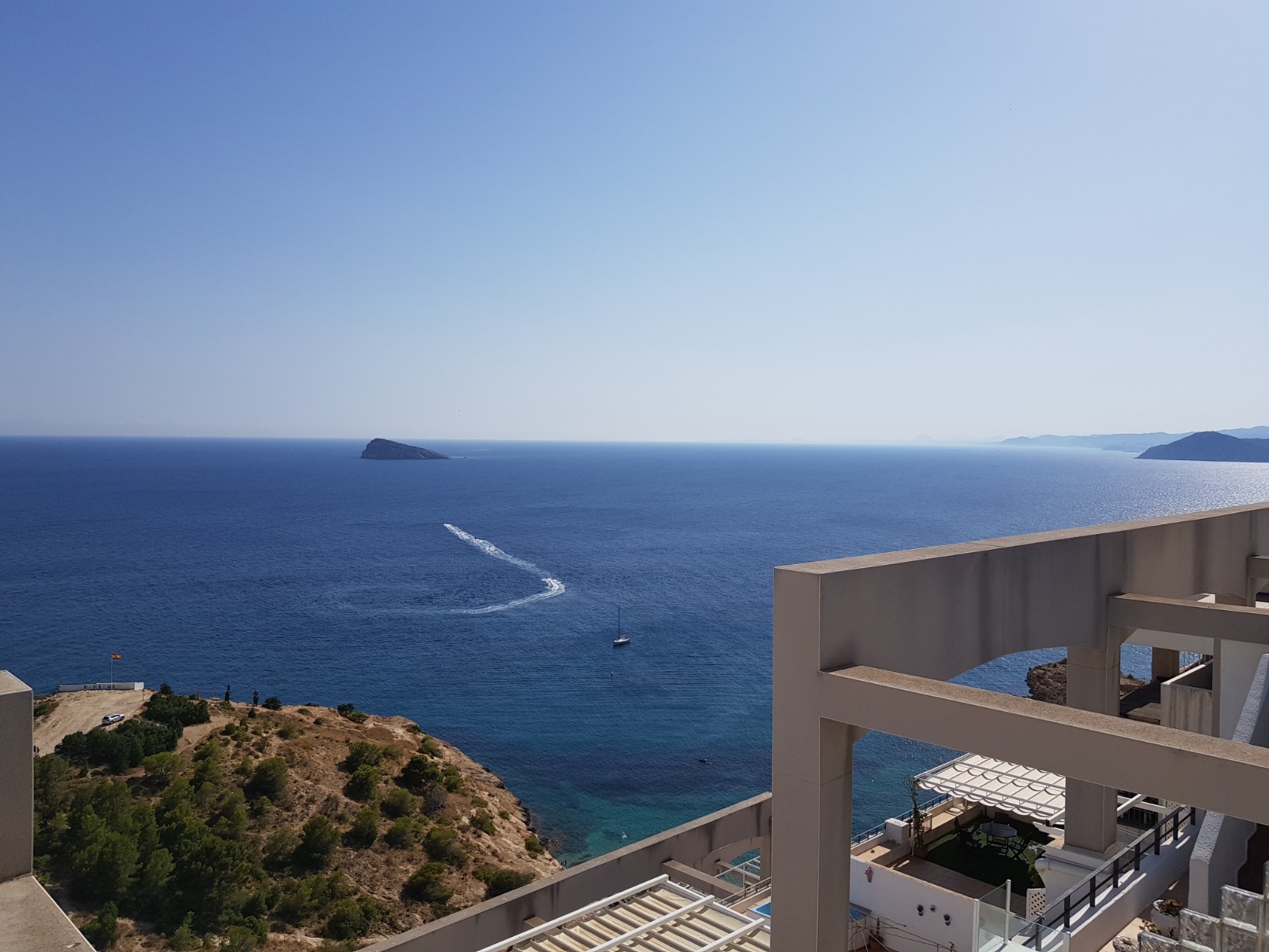 For sale, a truly special apartment in one of the most privileged areas of Benidorm.