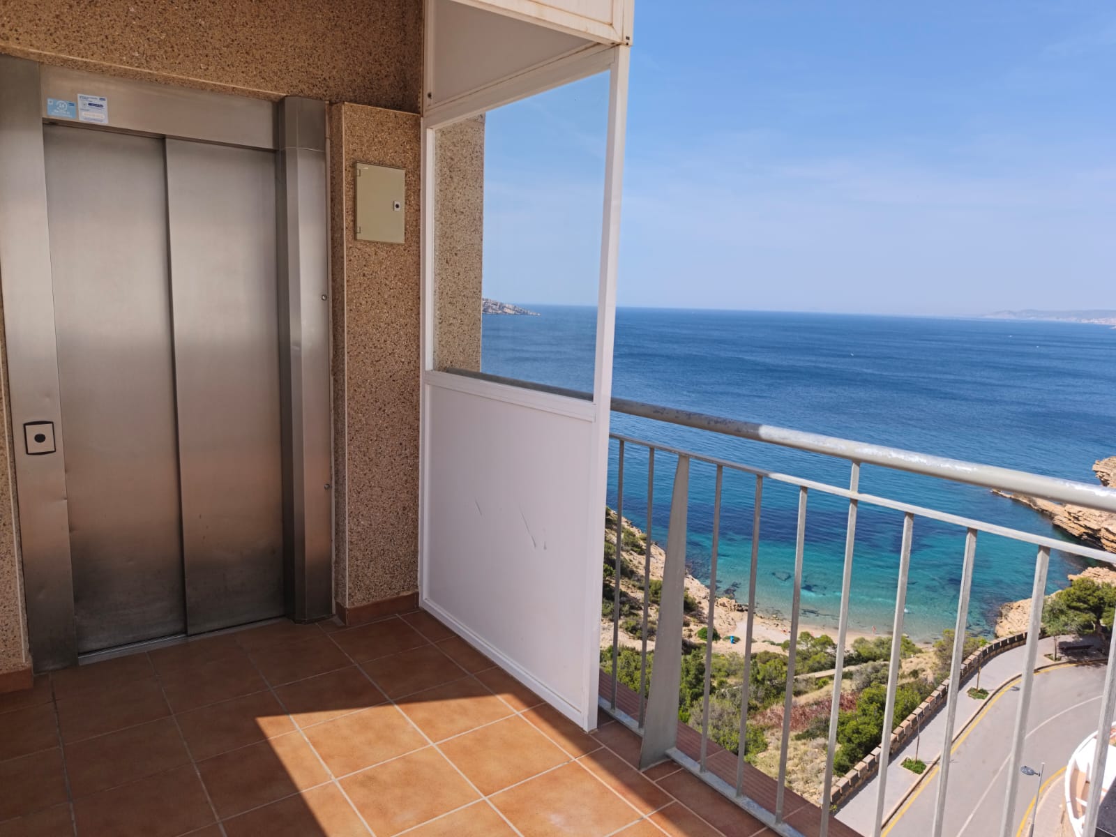 For sale, a truly special apartment in one of the most privileged areas of Benidorm.