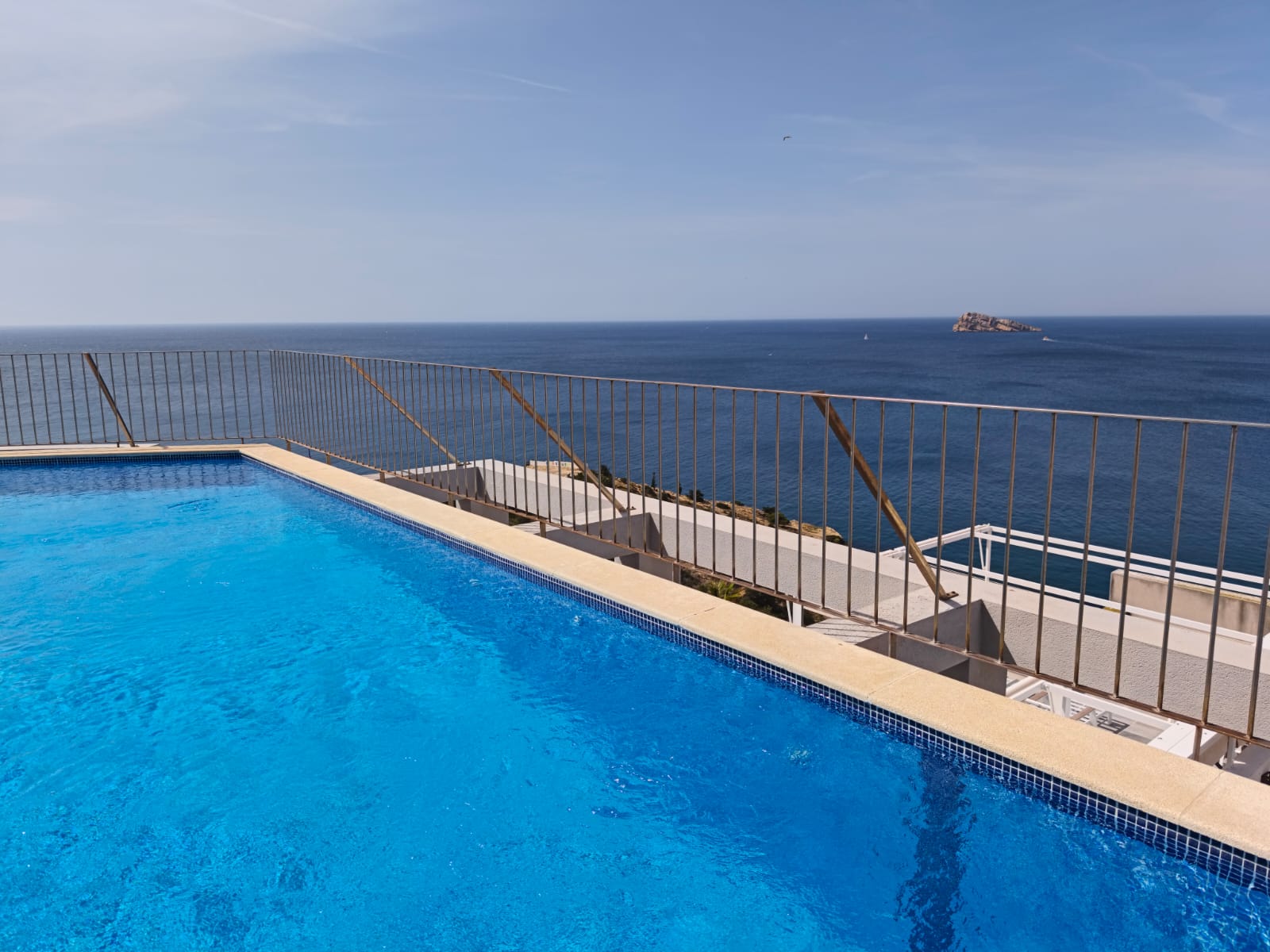 For sale, a truly special apartment in one of the most privileged areas of Benidorm.