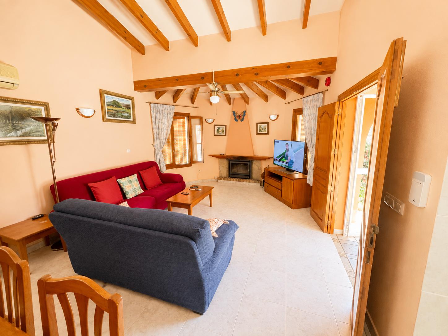 À vendre, chalet indépendant avec piscine privée et terrain de 800 m² dans l'urbanisation Belmonte.