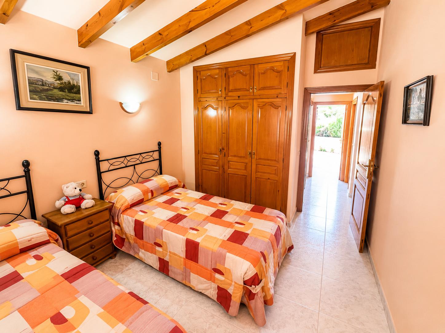 À vendre, chalet indépendant avec piscine privée et terrain de 800 m² dans l'urbanisation Belmonte.