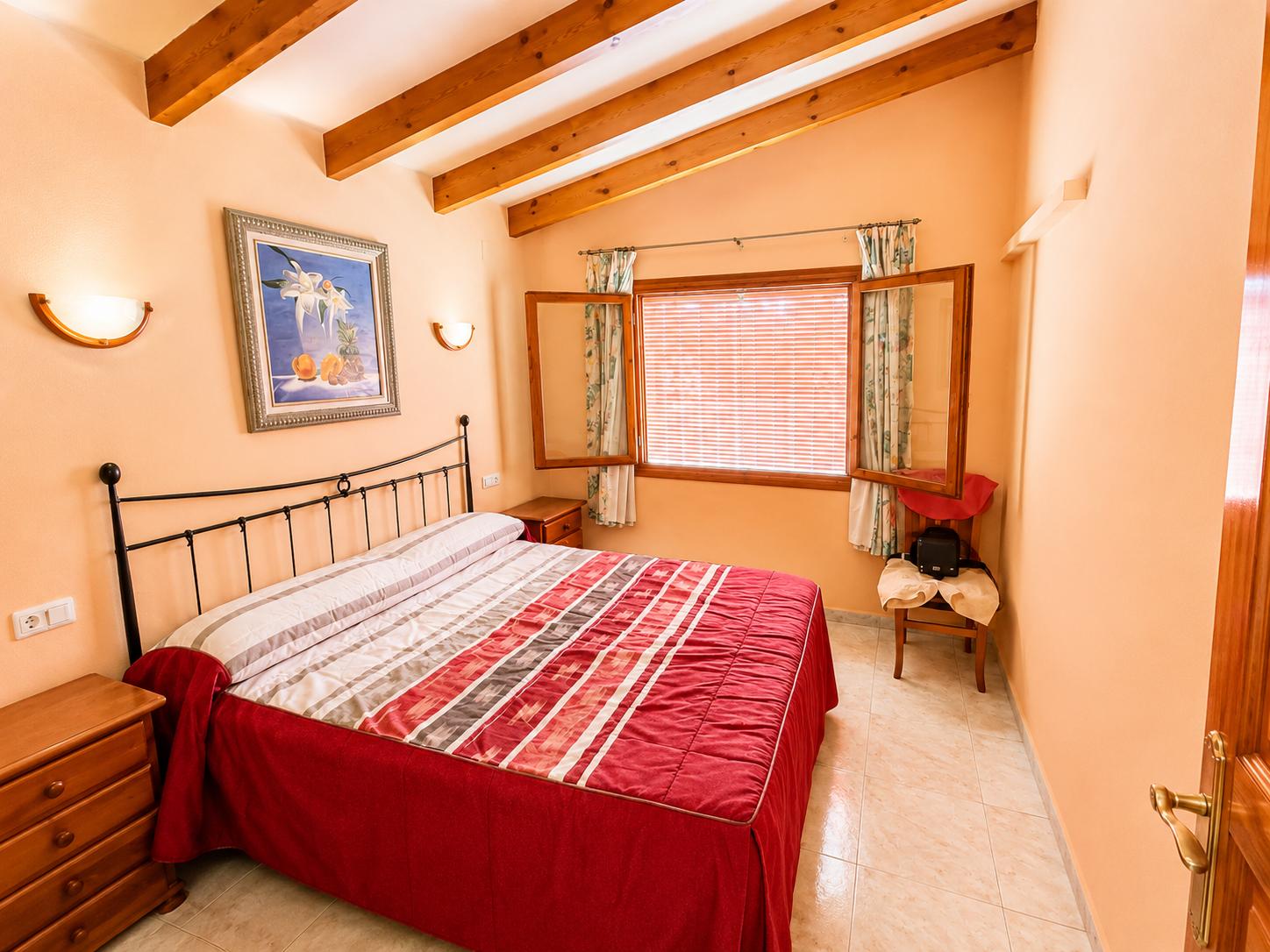 À vendre, chalet indépendant avec piscine privée et terrain de 800 m² dans l'urbanisation Belmonte.