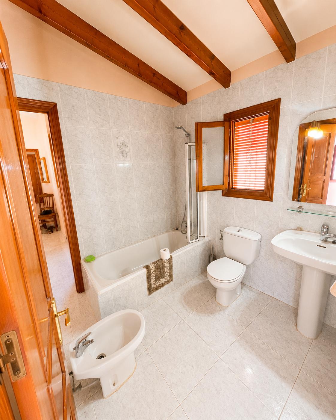 À vendre, chalet indépendant avec piscine privée et terrain de 800 m² dans l'urbanisation Belmonte.