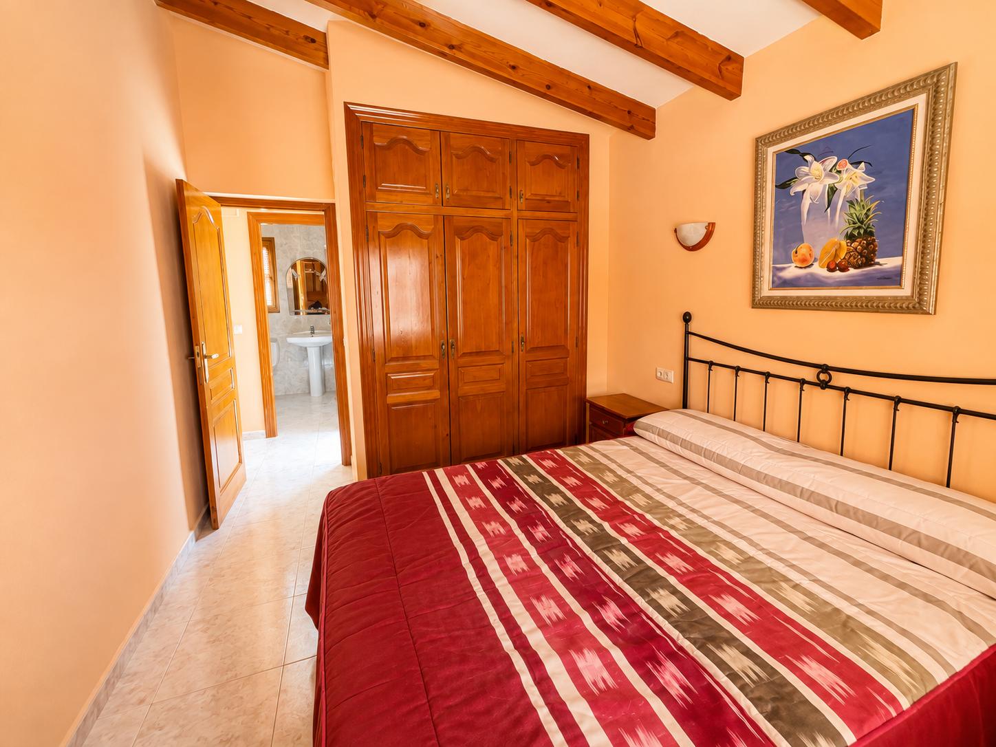 À vendre, chalet indépendant avec piscine privée et terrain de 800 m² dans l'urbanisation Belmonte.