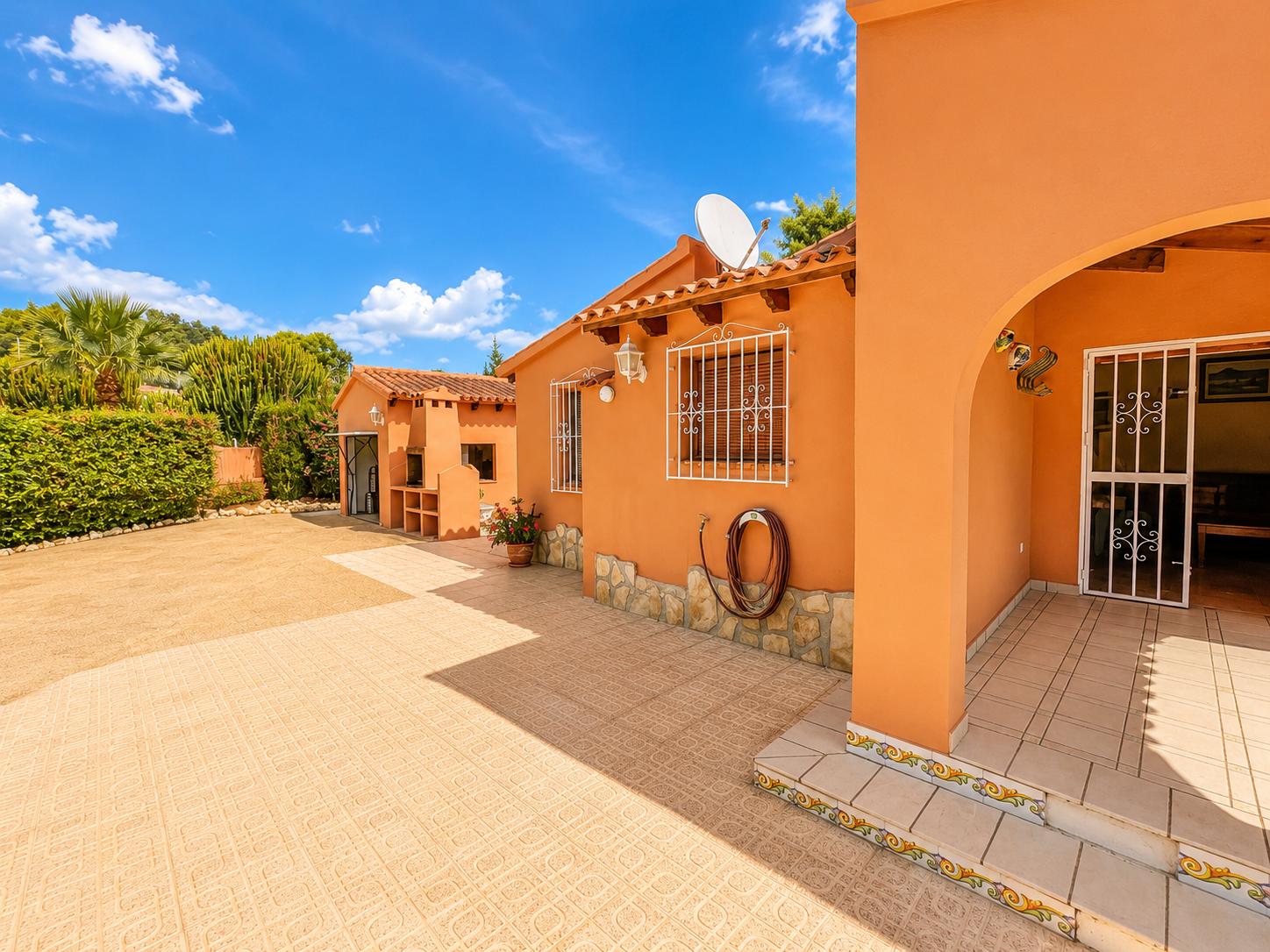 À vendre, chalet indépendant avec piscine privée et terrain de 800 m² dans l'urbanisation Belmonte.
