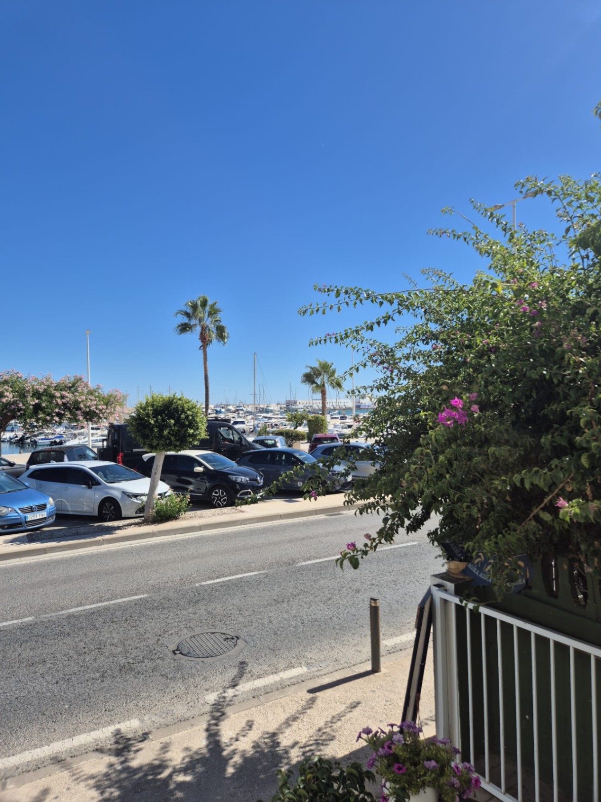 EXKLUSIVE ÜBERGABEMÖGLICHKEIT ERSTE REIHE AM HAFEN VON ALTEA