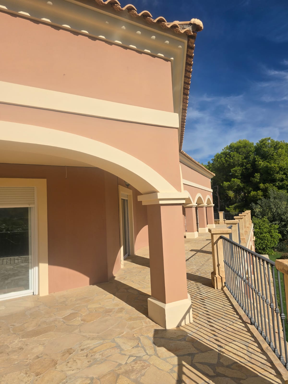 Espectacular villa independiente en Busot con piscina privada, vistas panorámicas y apartamentos independientes