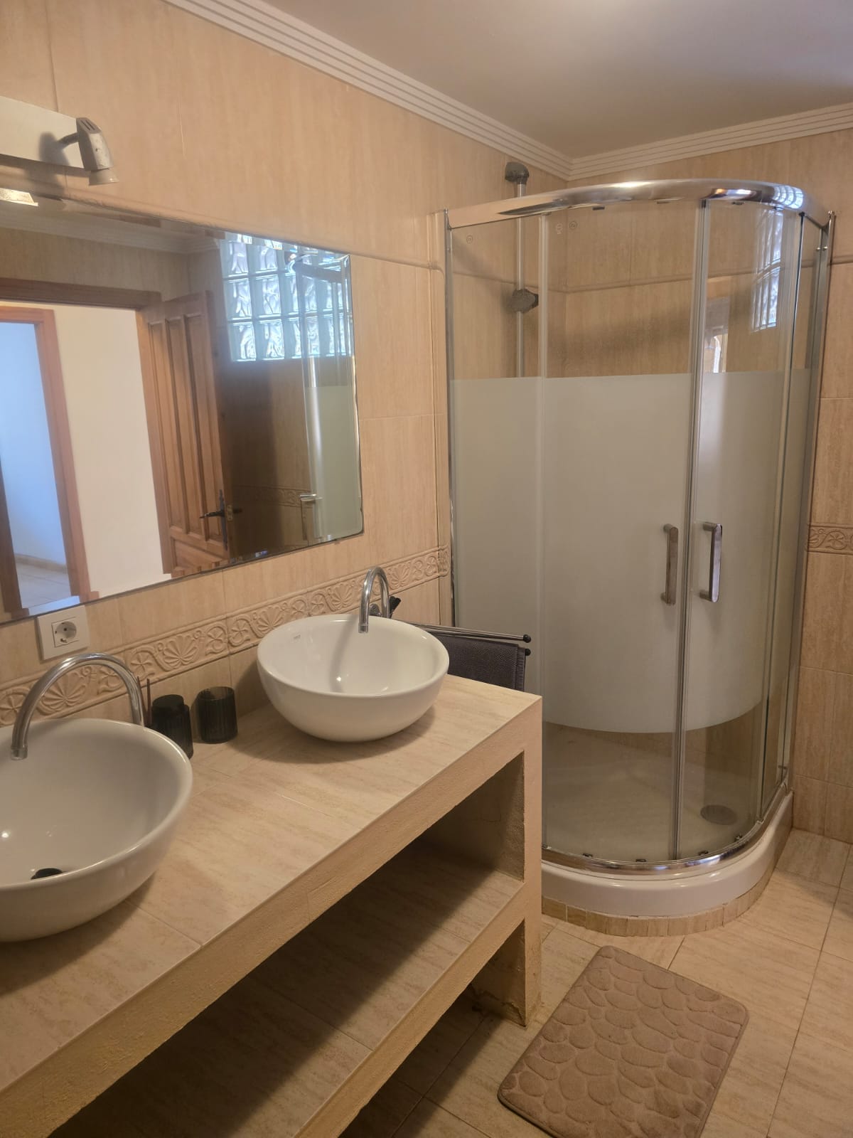 Espectacular villa independiente en Busot con piscina privada, vistas panorámicas y apartamentos independientes
