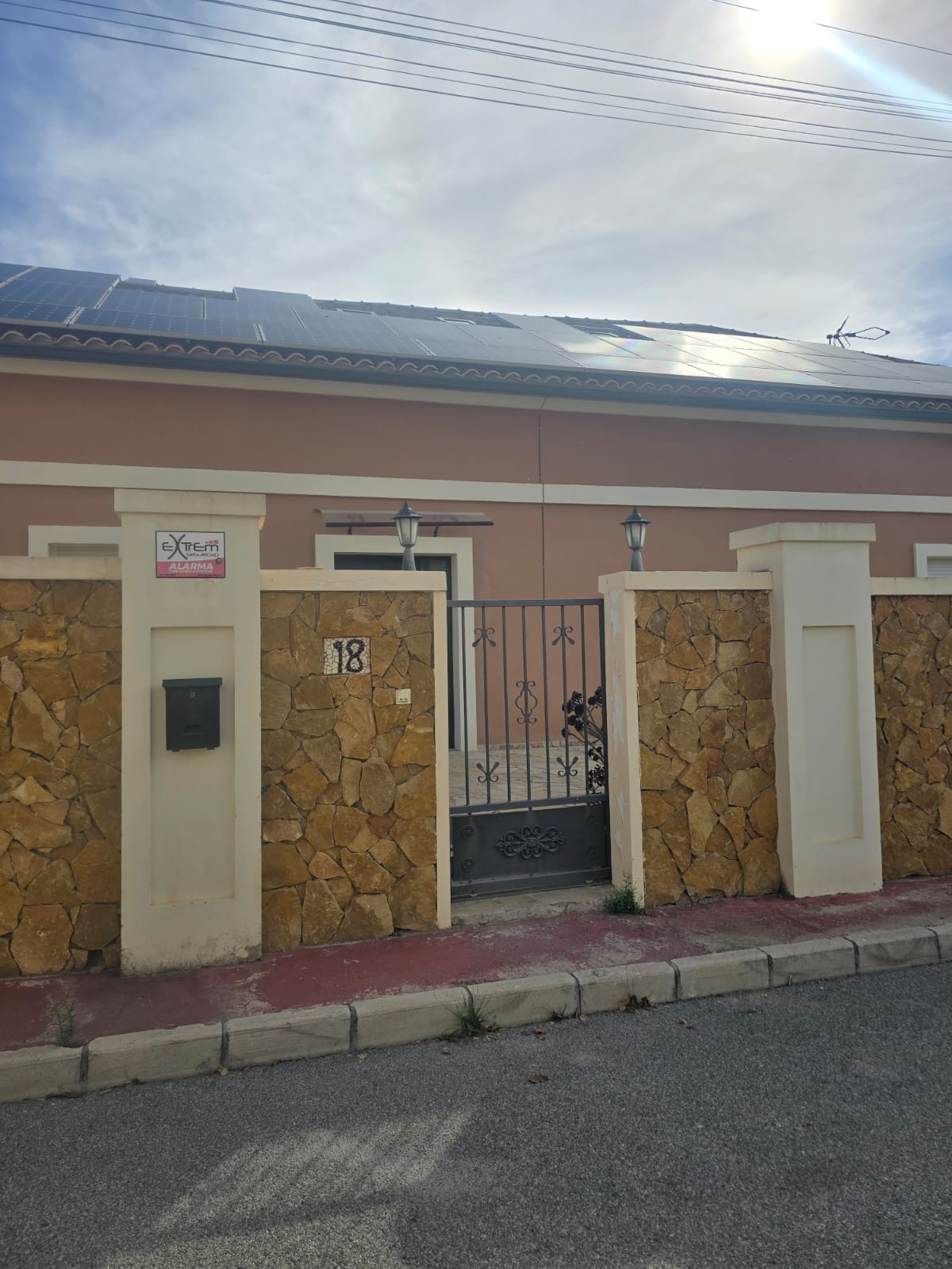 Espectacular villa independiente en Busot con piscina privada, vistas panorámicas y apartamentos independientes