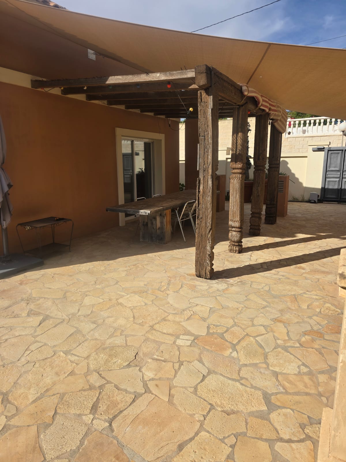 Espectacular villa independiente en Busot con piscina privada, vistas panorámicas y apartamentos independientes