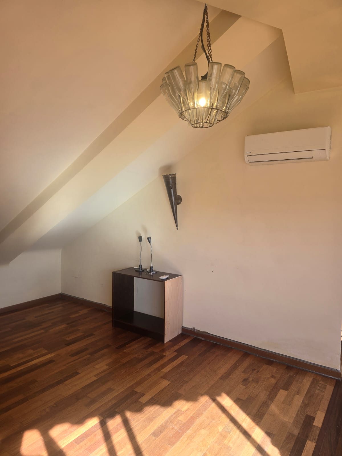 Espectacular villa independiente en Busot con piscina privada, vistas panorámicas y apartamentos independientes