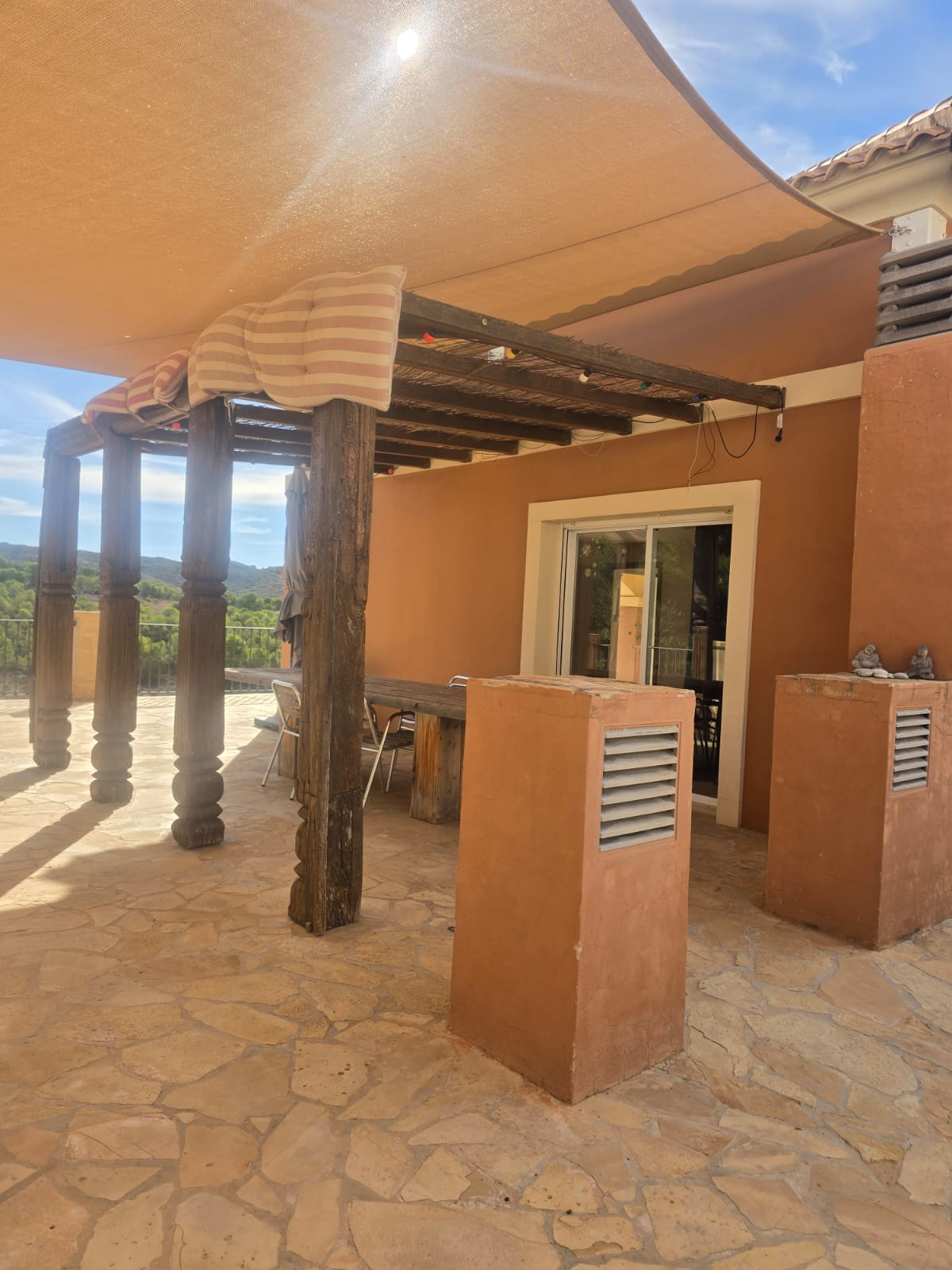 Espectacular villa independiente en Busot con piscina privada, vistas panorámicas y apartamentos independientes