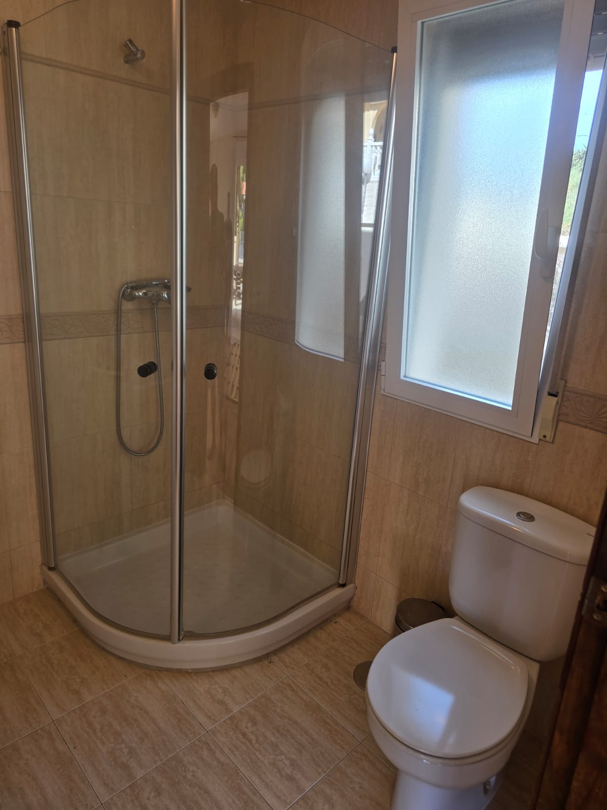 Espectacular villa independiente en Busot con piscina privada, vistas panorámicas y apartamentos independientes