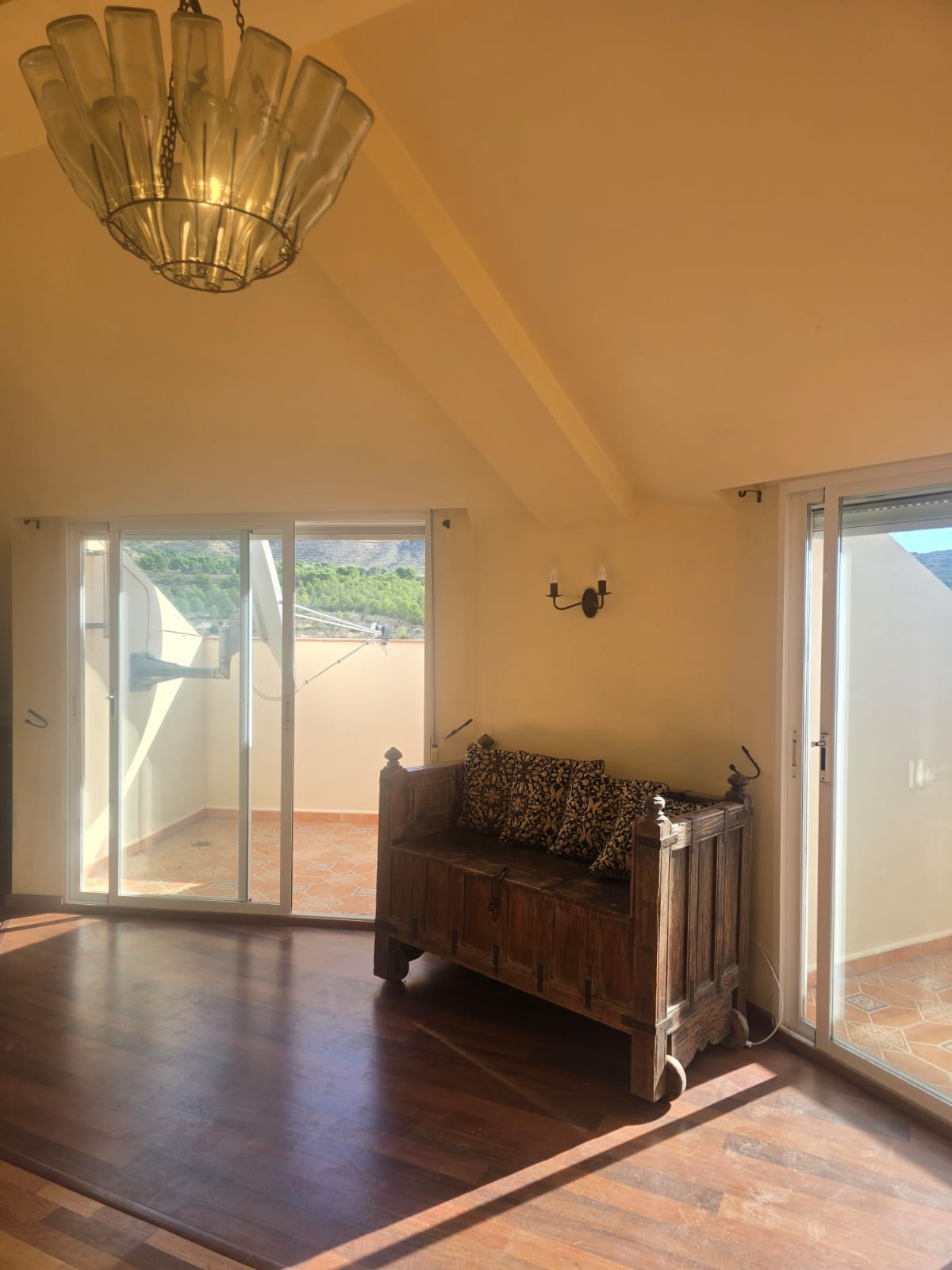 Espectacular villa independiente en Busot con piscina privada, vistas panorámicas y apartamentos independientes