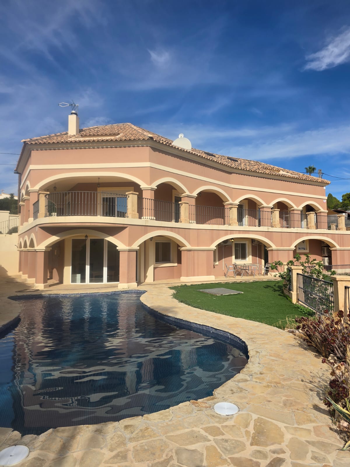 GH-0539 - Espectacular villa independiente en Busot con piscina privada, vistas panorámicas y apartamentos independientes