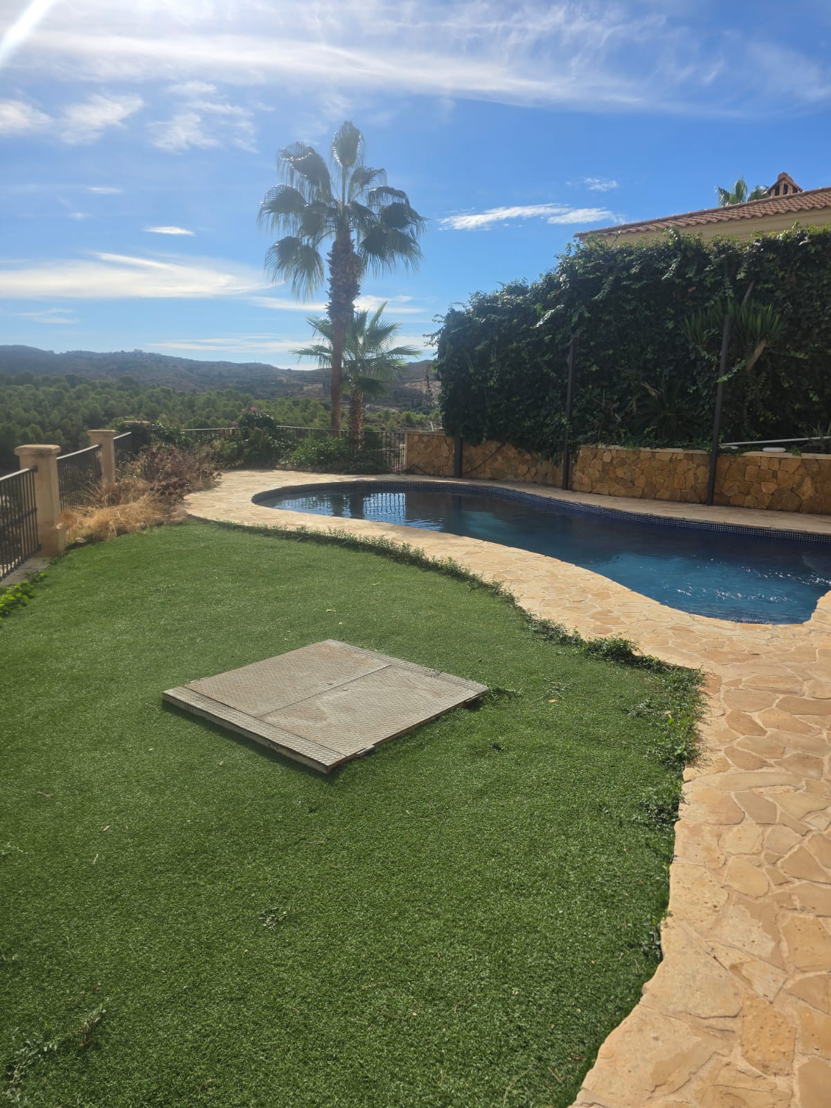 Espectacular villa independiente en Busot con piscina privada, vistas panorámicas y apartamentos independientes
