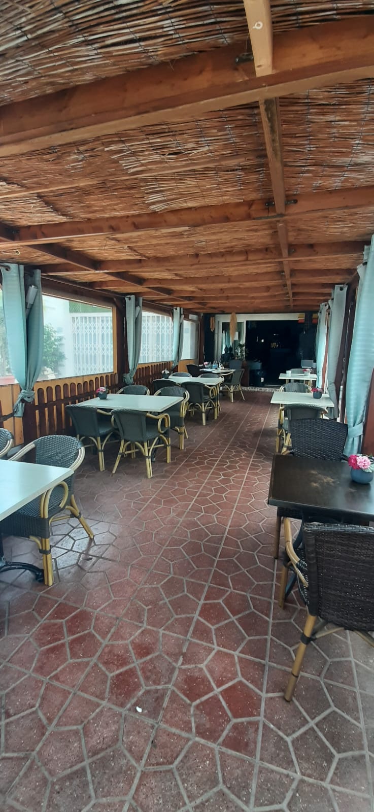 ¡OPORTUNIDAD ÚNICA! TRASPASO RESTAURANTE EN EL CENTRO DE ALBIR