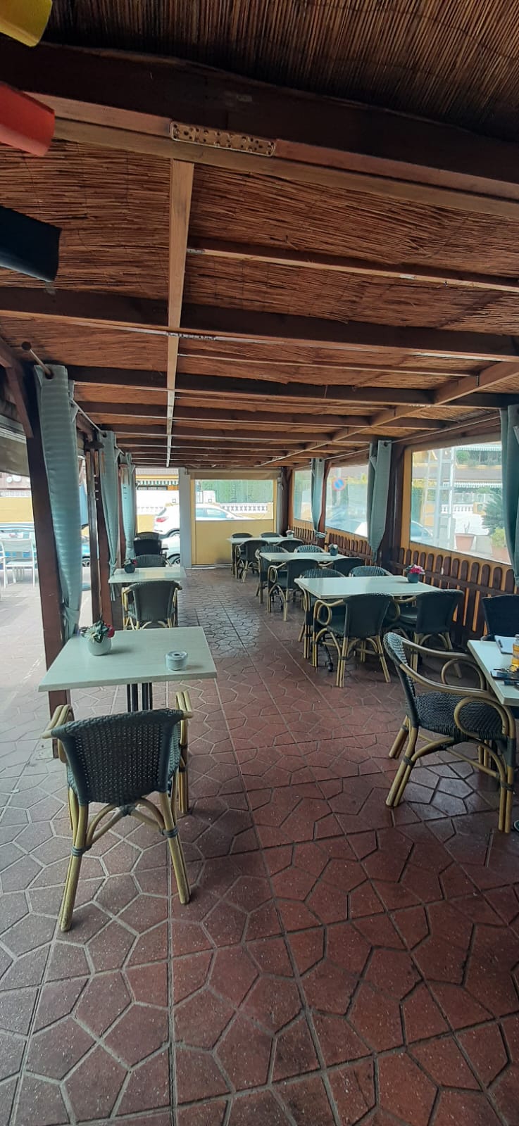 ¡OPORTUNIDAD ÚNICA! TRASPASO RESTAURANTE EN EL CENTRO DE ALBIR