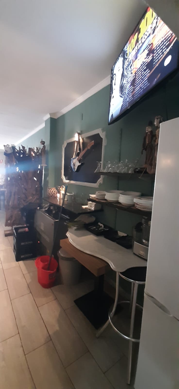 ¡OPORTUNIDAD ÚNICA! TRASPASO RESTAURANTE EN EL CENTRO DE ALBIR