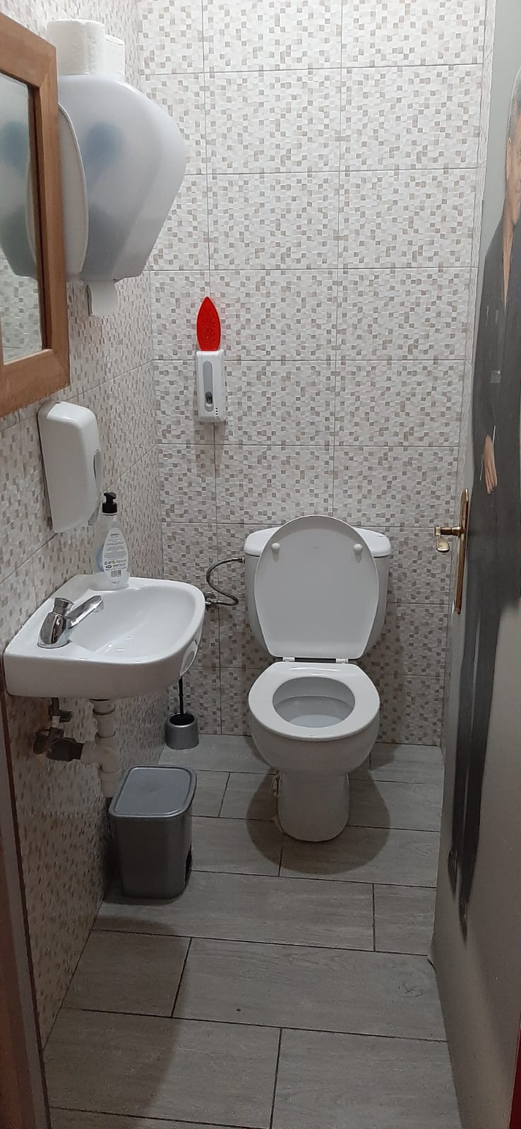 ¡OPORTUNIDAD ÚNICA! TRASPASO RESTAURANTE EN EL CENTRO DE ALBIR
