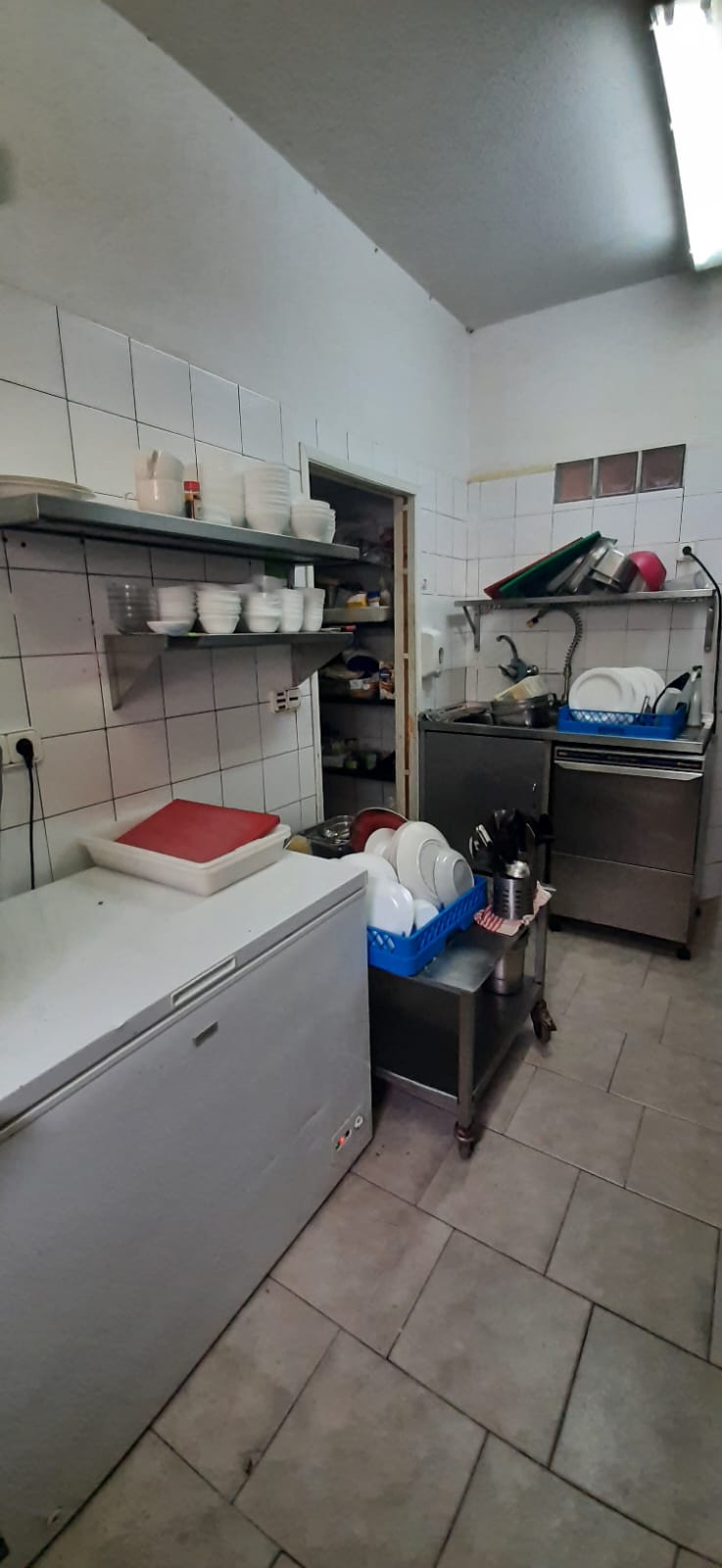 ¡OPORTUNIDAD ÚNICA! TRASPASO RESTAURANTE EN EL CENTRO DE ALBIR