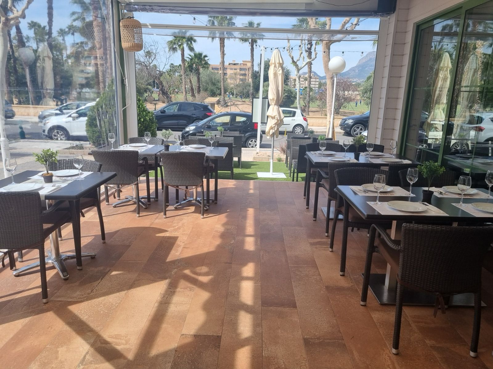 GRAN OPORTUNIDAD DE TRASPASO EN ALBIR, RESTAURANTE TOTALMENTE RENOVADO Y LISTO PARA ENTRAR