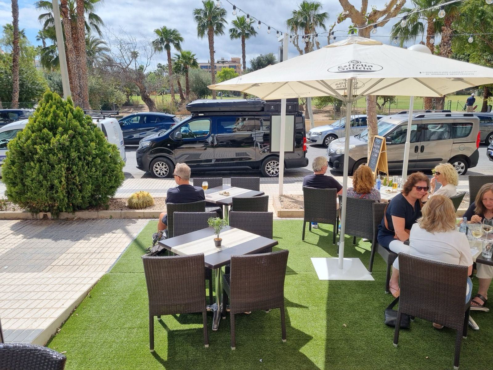 GRAN OPORTUNIDAD DE TRASPASO EN ALBIR, RESTAURANTE TOTALMENTE RENOVADO Y LISTO PARA ENTRAR