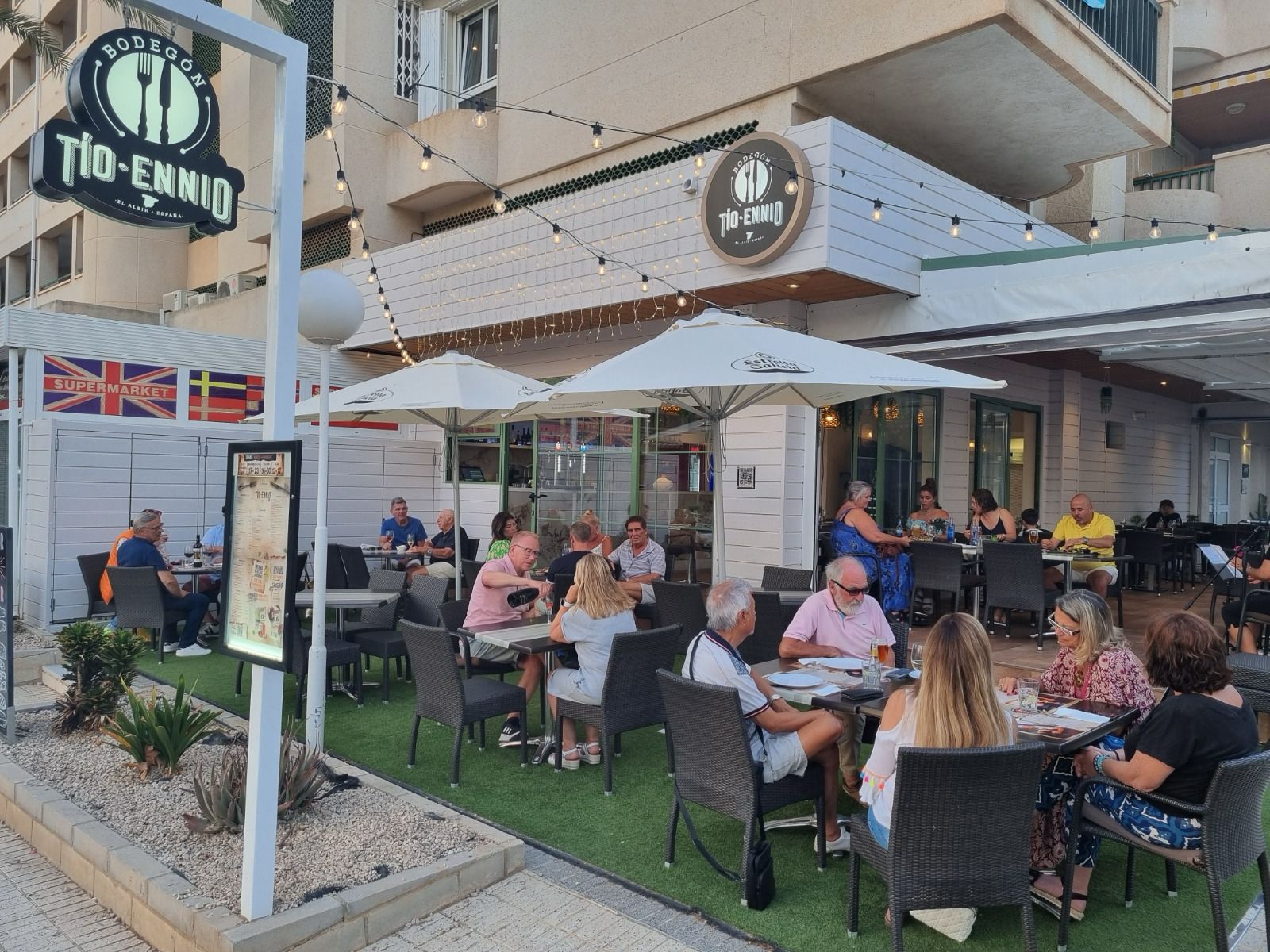 GRAN OPORTUNIDAD DE TRASPASO EN ALBIR, RESTAURANTE TOTALMENTE RENOVADO Y LISTO PARA ENTRAR