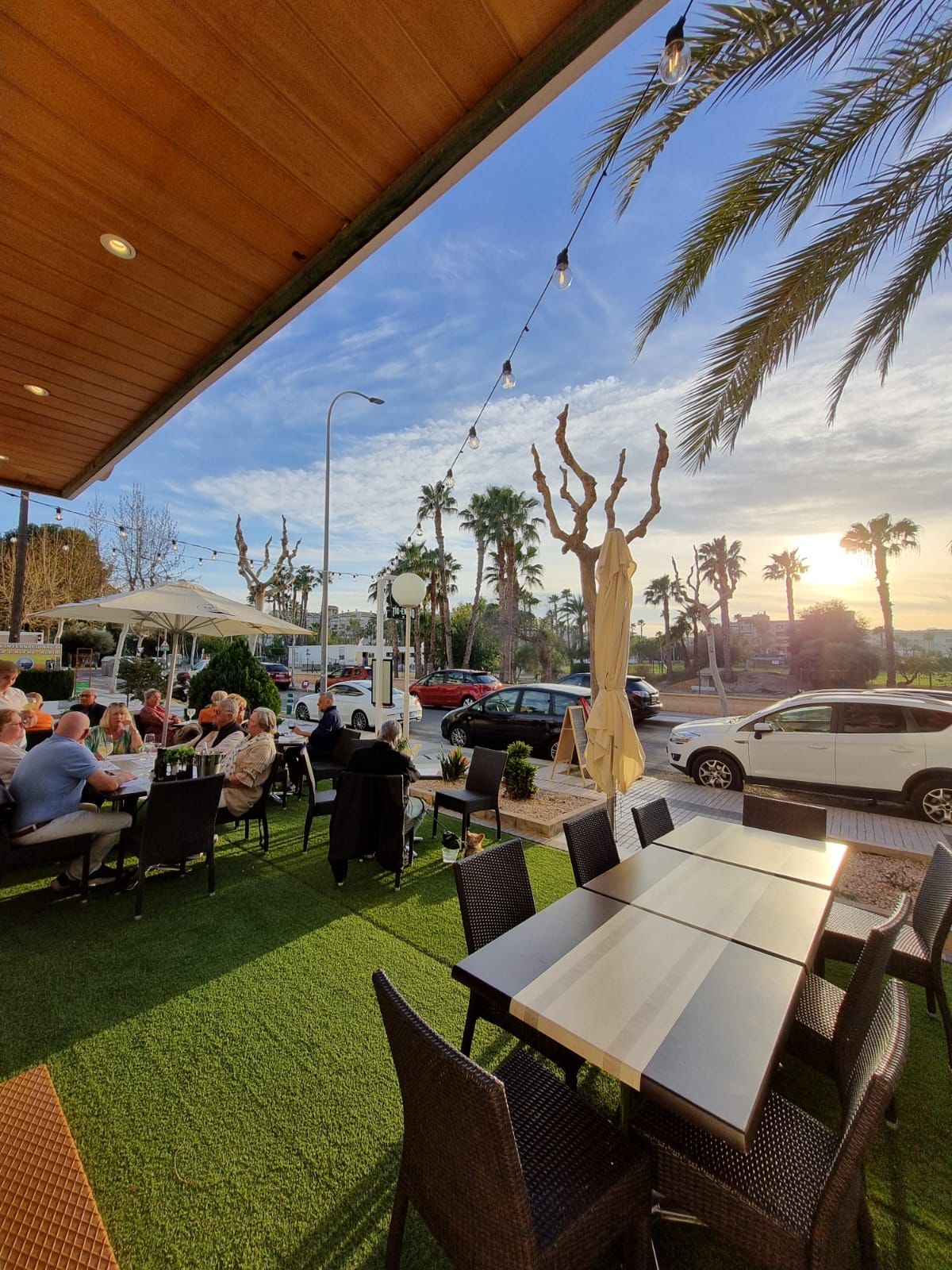 GRAN OPORTUNIDAD DE TRASPASO EN ALBIR, RESTAURANTE TOTALMENTE RENOVADO Y LISTO PARA ENTRAR