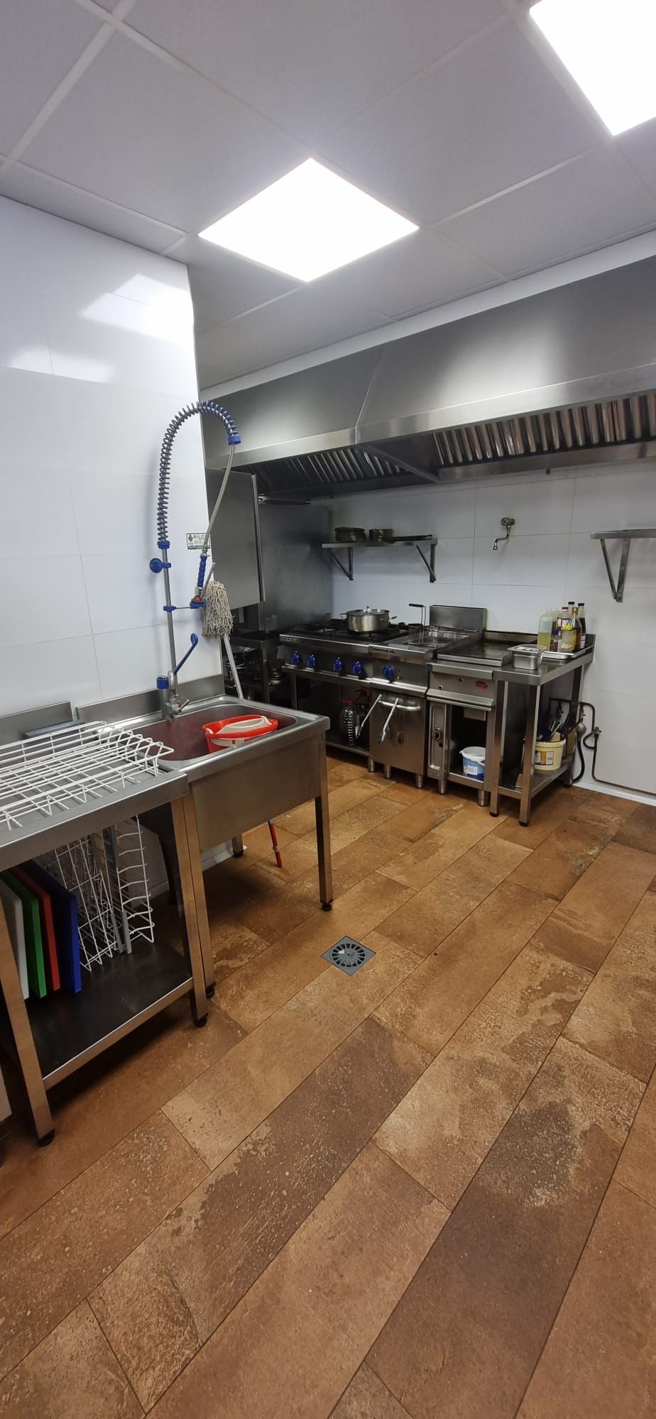 GRAN OPORTUNIDAD DE TRASPASO EN ALBIR, RESTAURANTE TOTALMENTE RENOVADO Y LISTO PARA ENTRAR