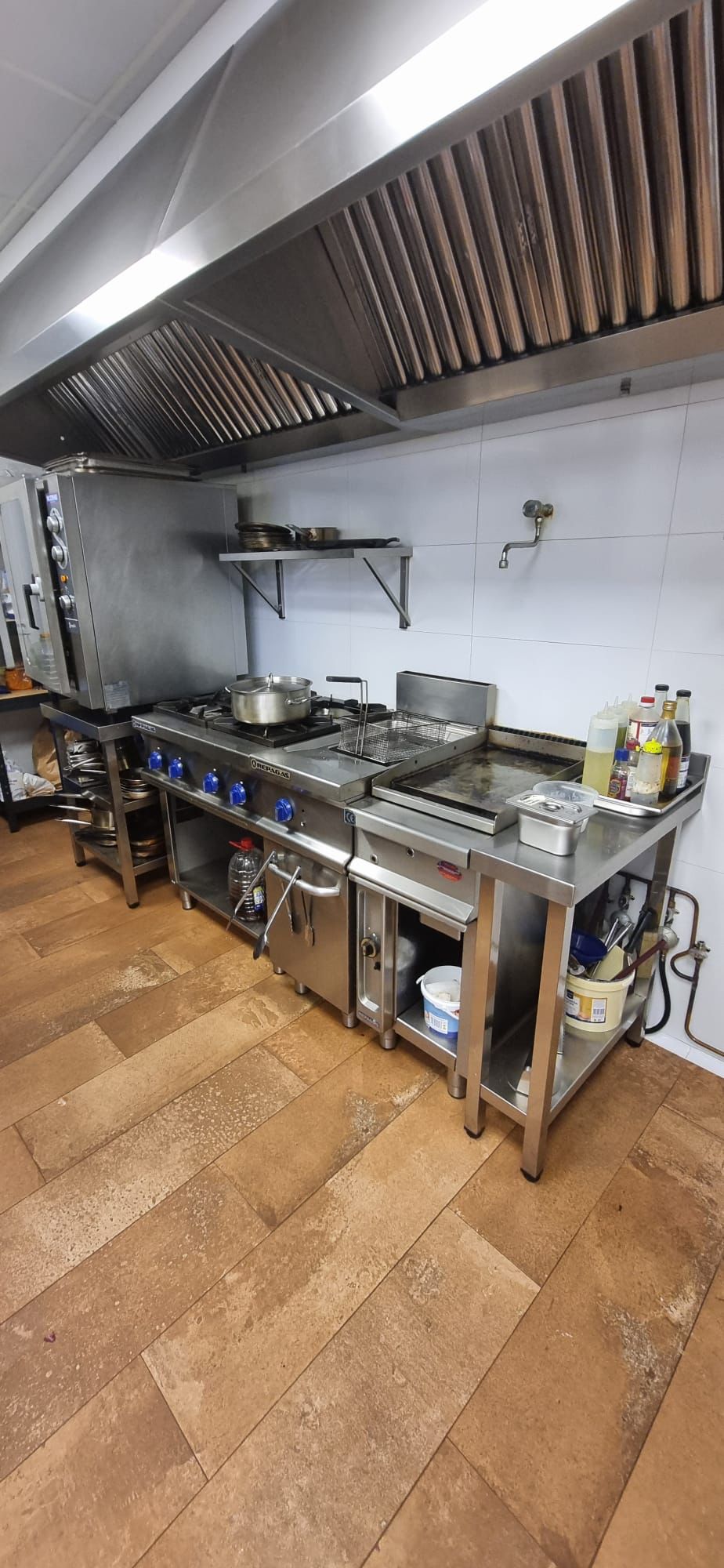 GRAN OPORTUNIDAD DE TRASPASO EN ALBIR, RESTAURANTE TOTALMENTE RENOVADO Y LISTO PARA ENTRAR