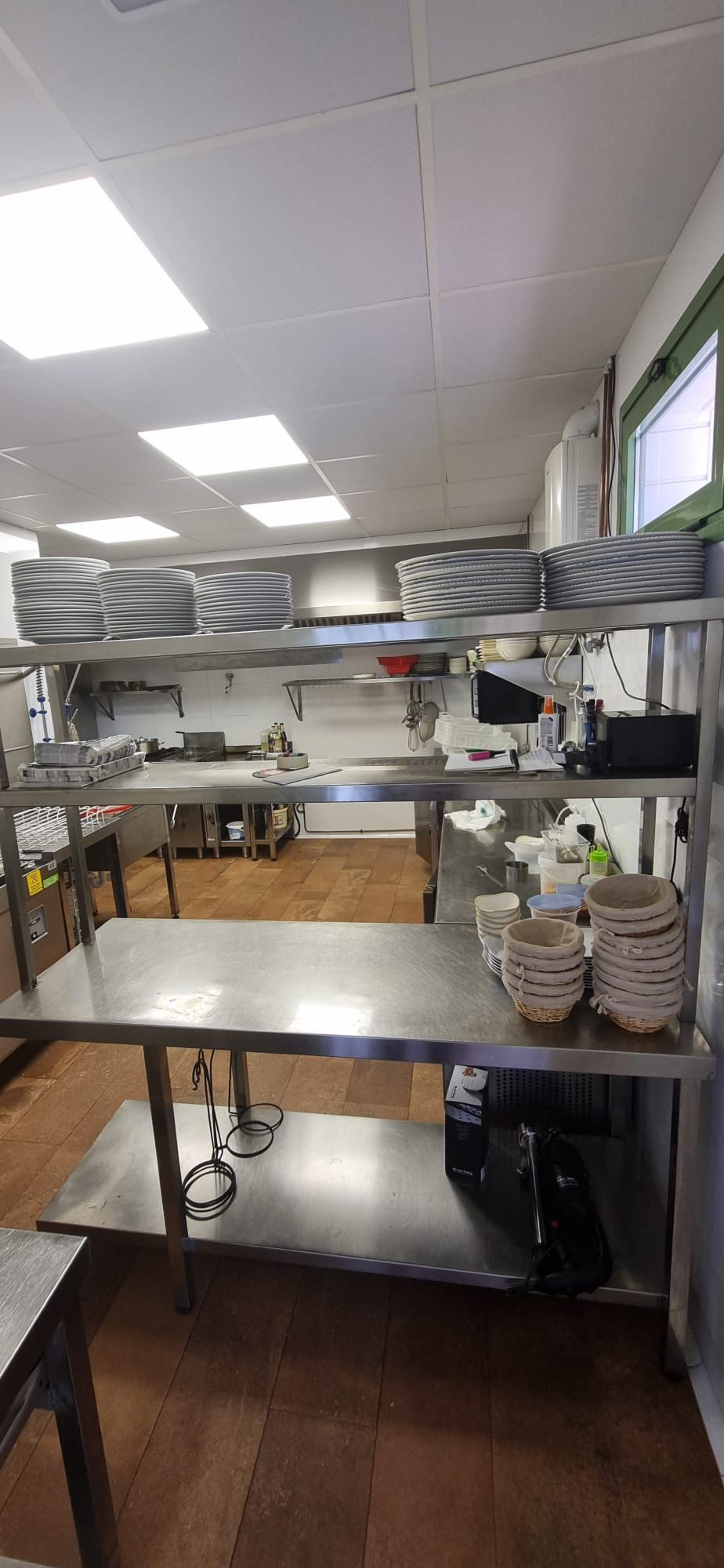 GRAN OPORTUNIDAD DE TRASPASO EN ALBIR, RESTAURANTE TOTALMENTE RENOVADO Y LISTO PARA ENTRAR