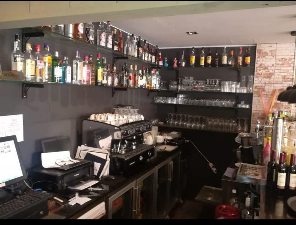 RESTAURANT TRANSFER IN ALBIR – UNIEKE KANS