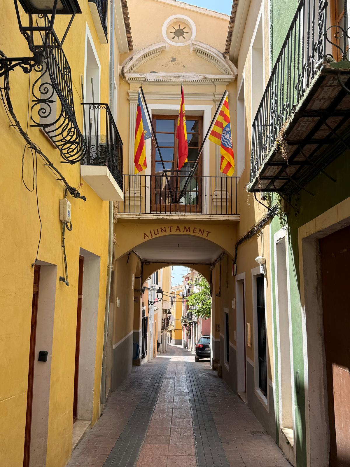 Unique transfer opportunity in the historic heart of La Vila Joiosa!
