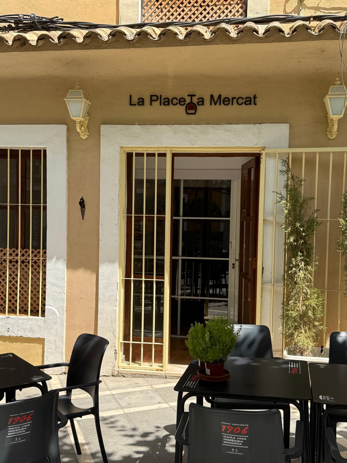 Unique transfer opportunity in the historic heart of La Vila Joiosa!