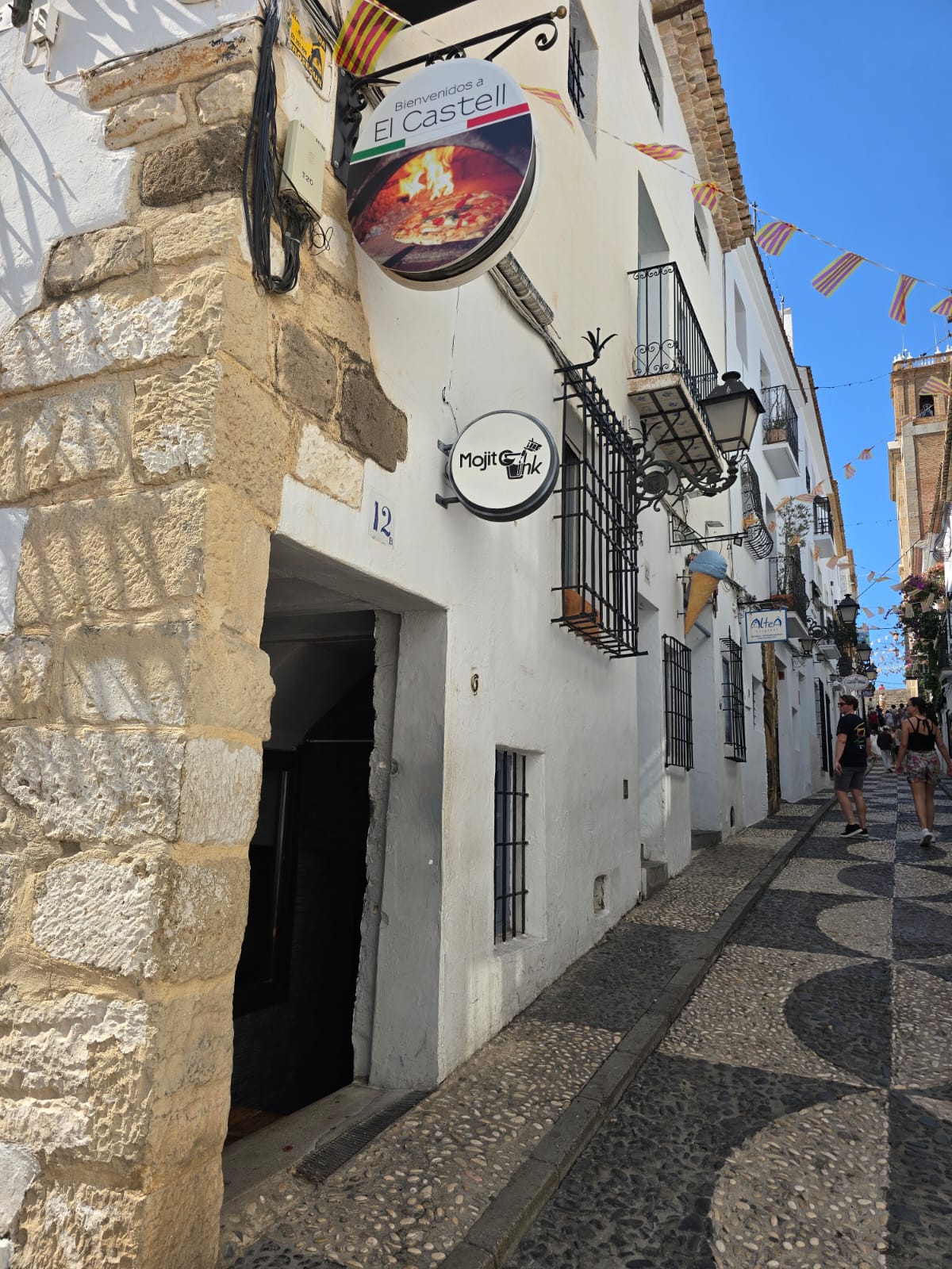 TIL OVERLEVERING: KARAOKE PUB I DET FULLSTENDIGE HJERTET AV ALTEA