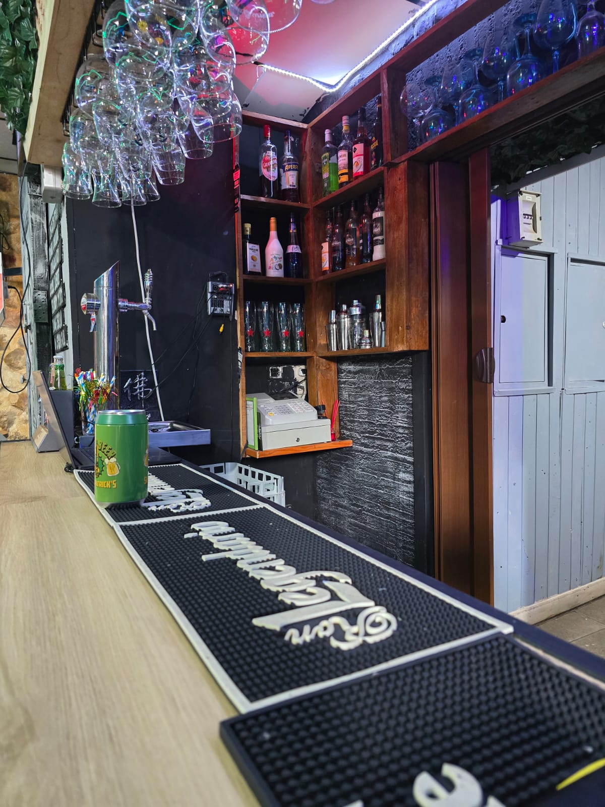 TIL OVERLEVERING: KARAOKE PUB I DET FULLSTENDIGE HJERTET AV ALTEA