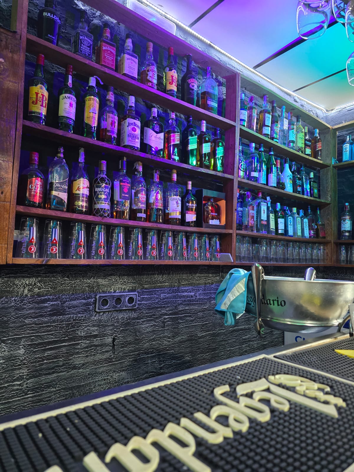 TIL OVERLEVERING: KARAOKE PUB I DET FULLSTENDIGE HJERTET AV ALTEA