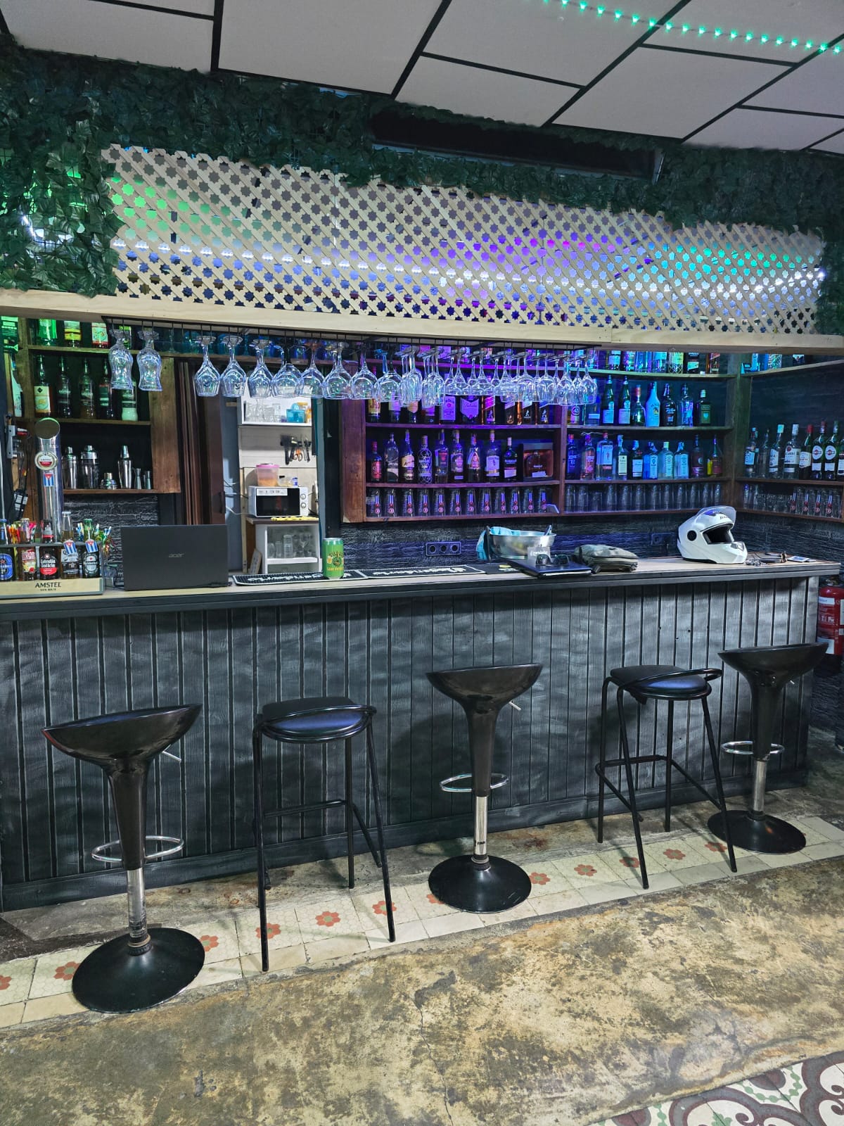 TIL OVERLEVERING: KARAOKE PUB I DET FULLSTENDIGE HJERTET AV ALTEA