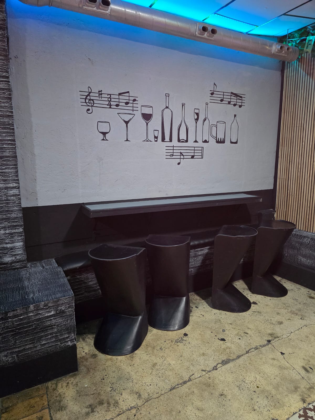 TIL OVERLEVERING: KARAOKE PUB I DET FULLSTENDIGE HJERTET AV ALTEA