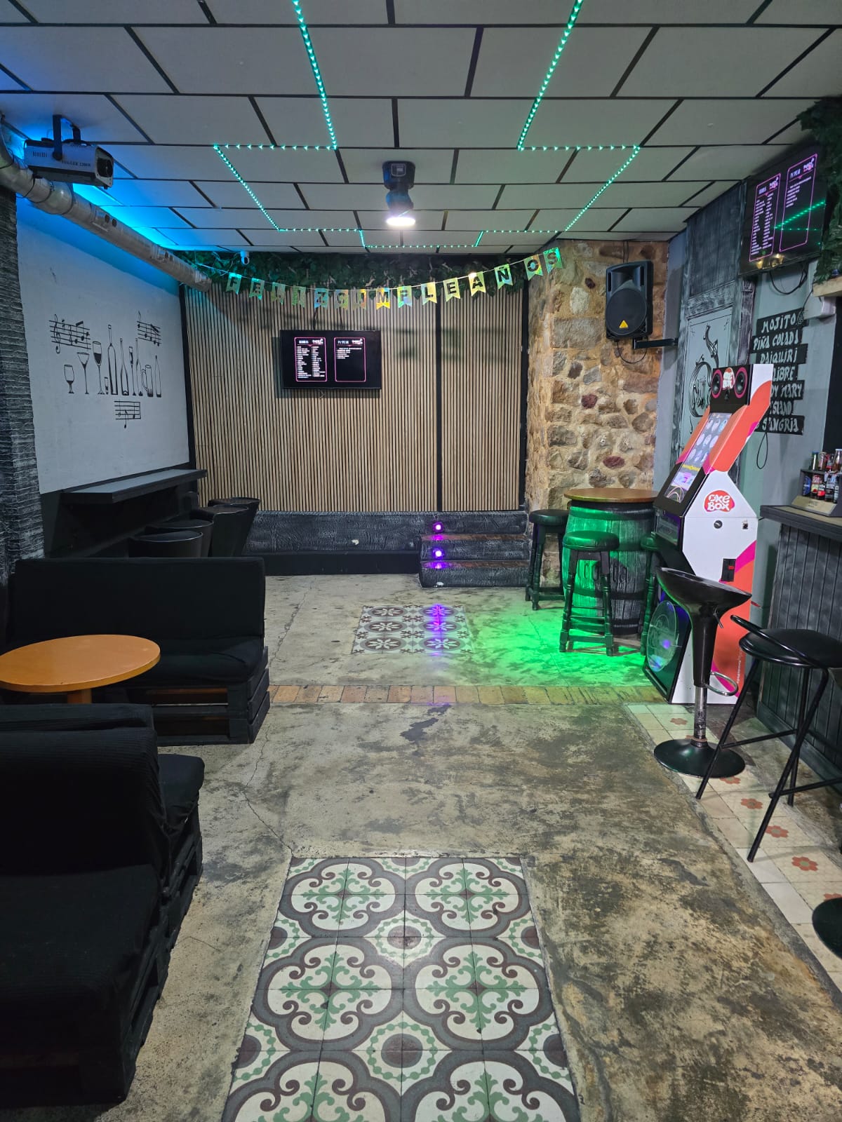 GH-0321 - EN TRASPASO: PUB KARAOKE EN PLENO CORAZÓN DE ALTEA