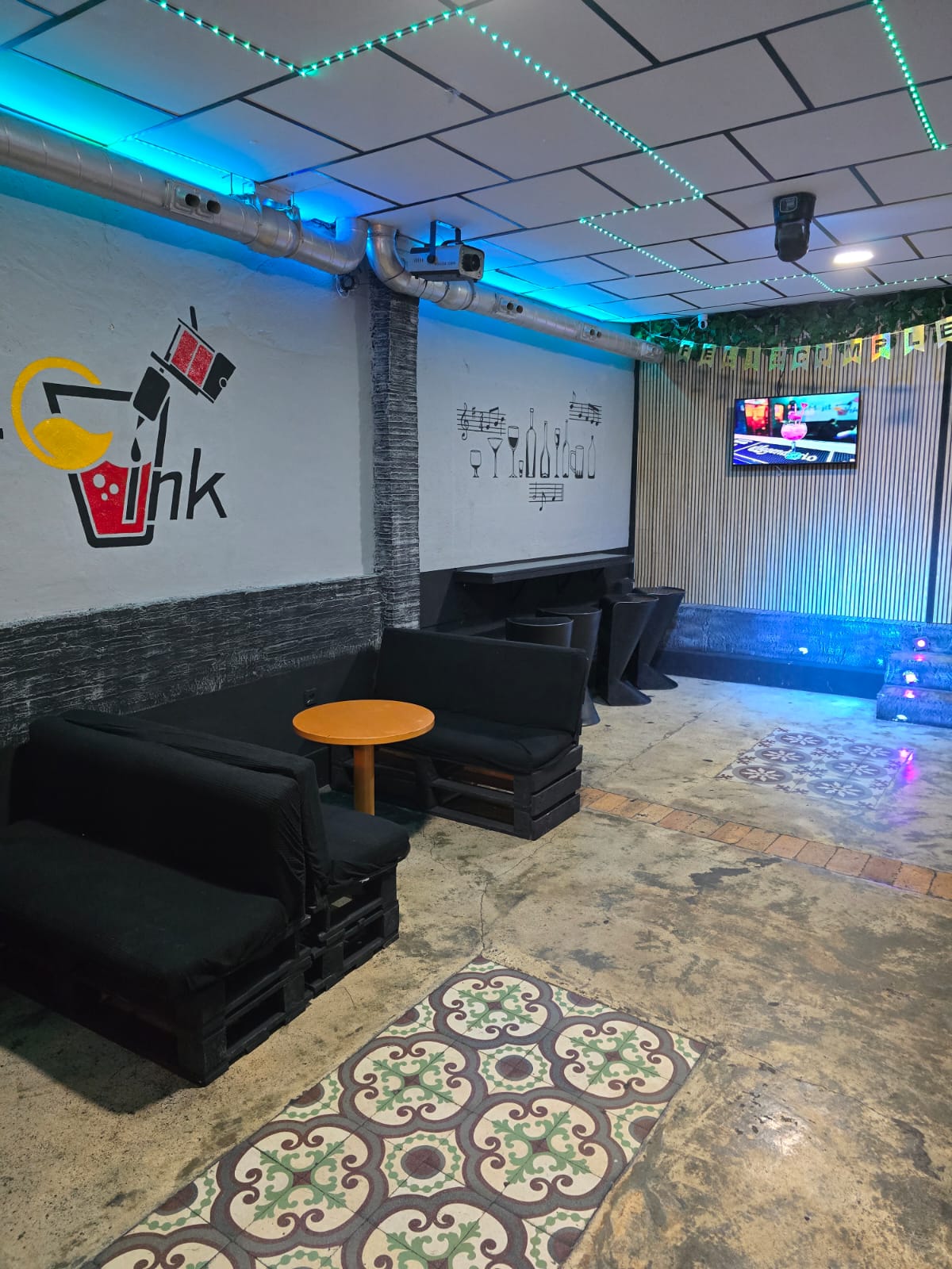 TIL OVERLEVERING: KARAOKE PUB I DET FULLSTENDIGE HJERTET AV ALTEA