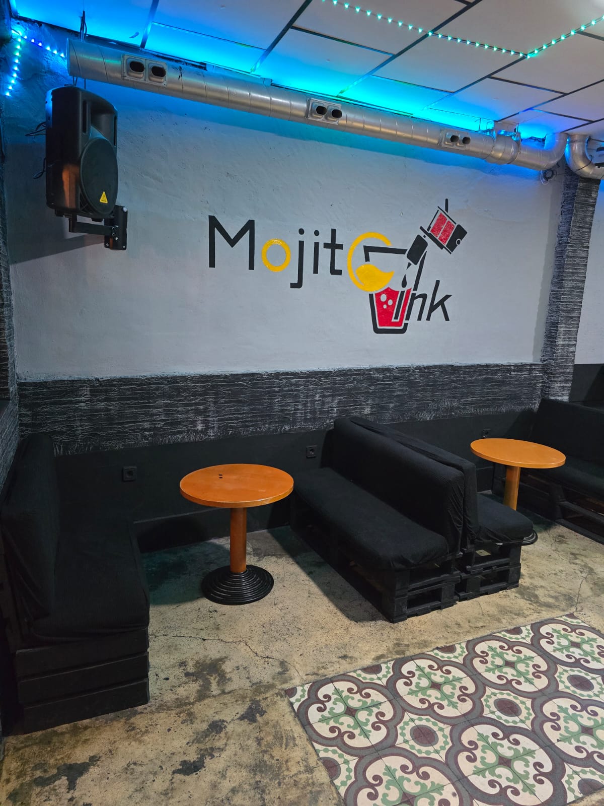 TIL OVERLEVERING: KARAOKE PUB I DET FULLSTENDIGE HJERTET AV ALTEA