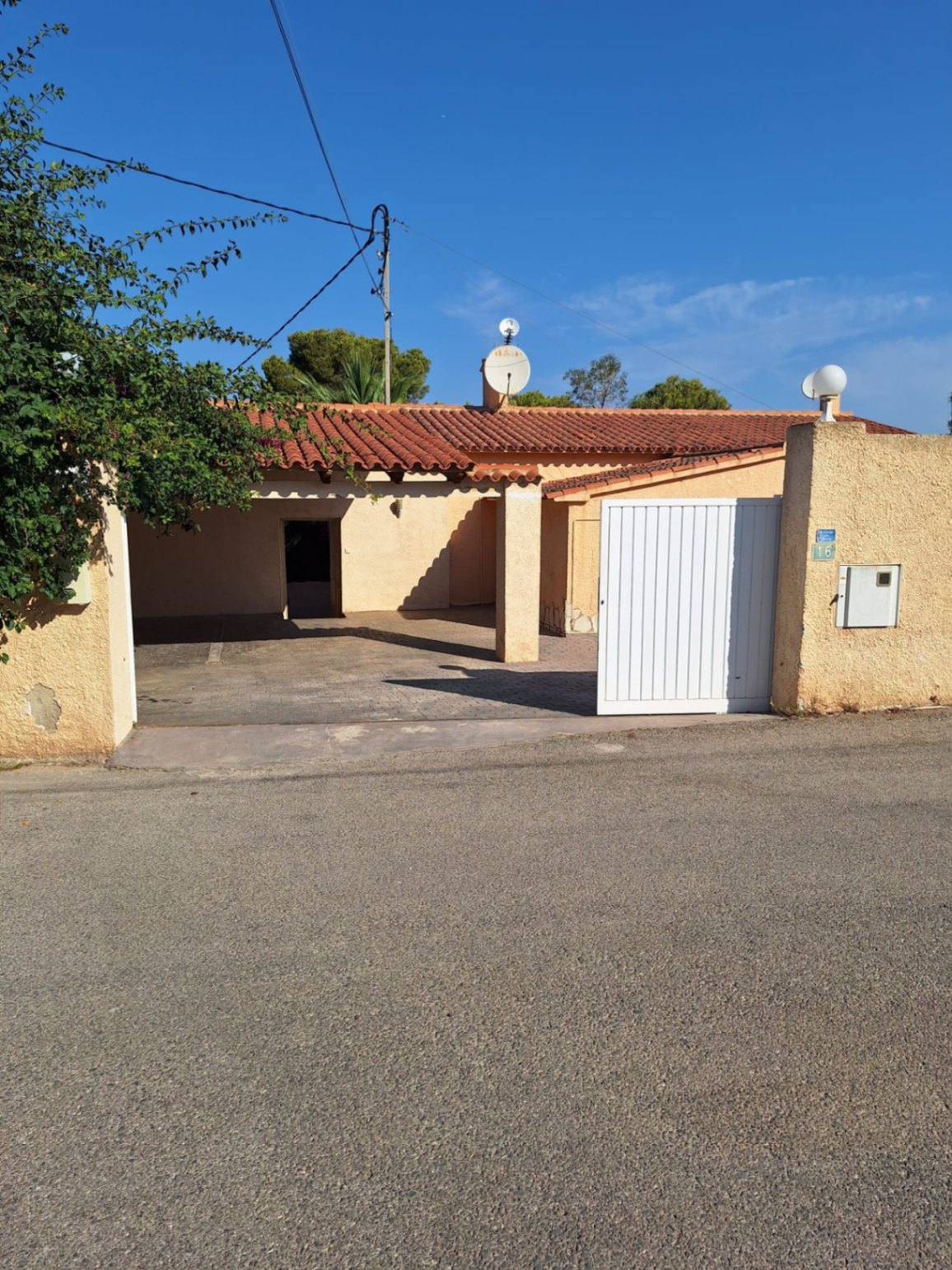 ¡Oportunidad única de alquiler en el corazón de Albir!