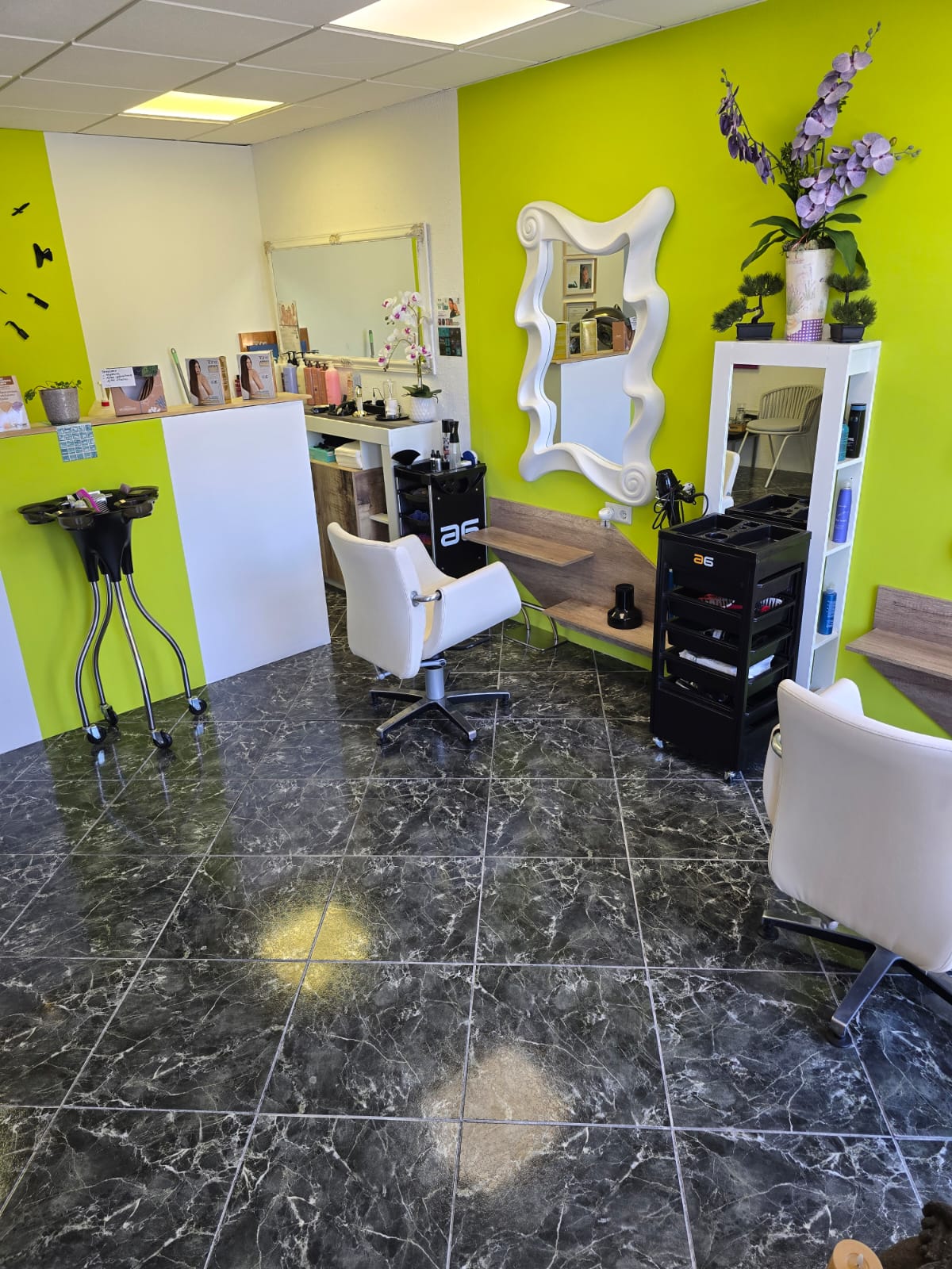 GH-0323 - ¡Gran oportunidad en el sector belleza y bienestar en Alfaz del Pi!  