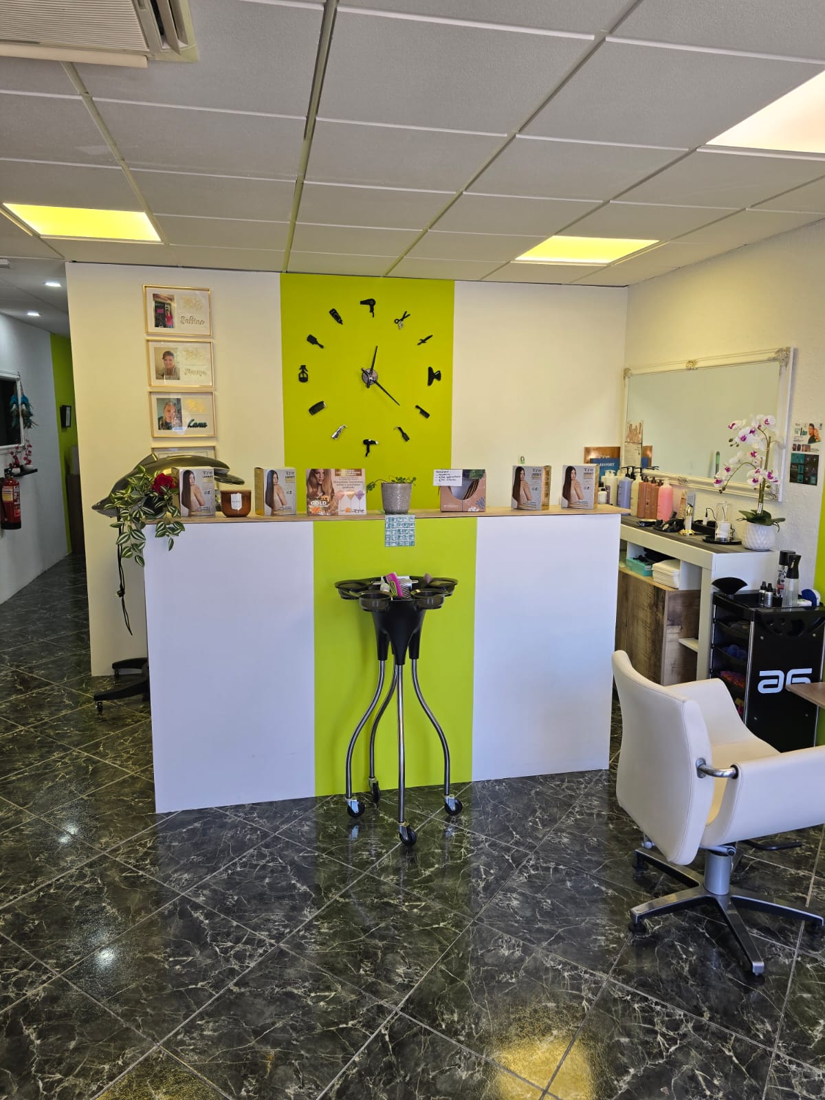 ¡Gran oportunidad en el sector belleza y bienestar en Alfaz del Pi!  