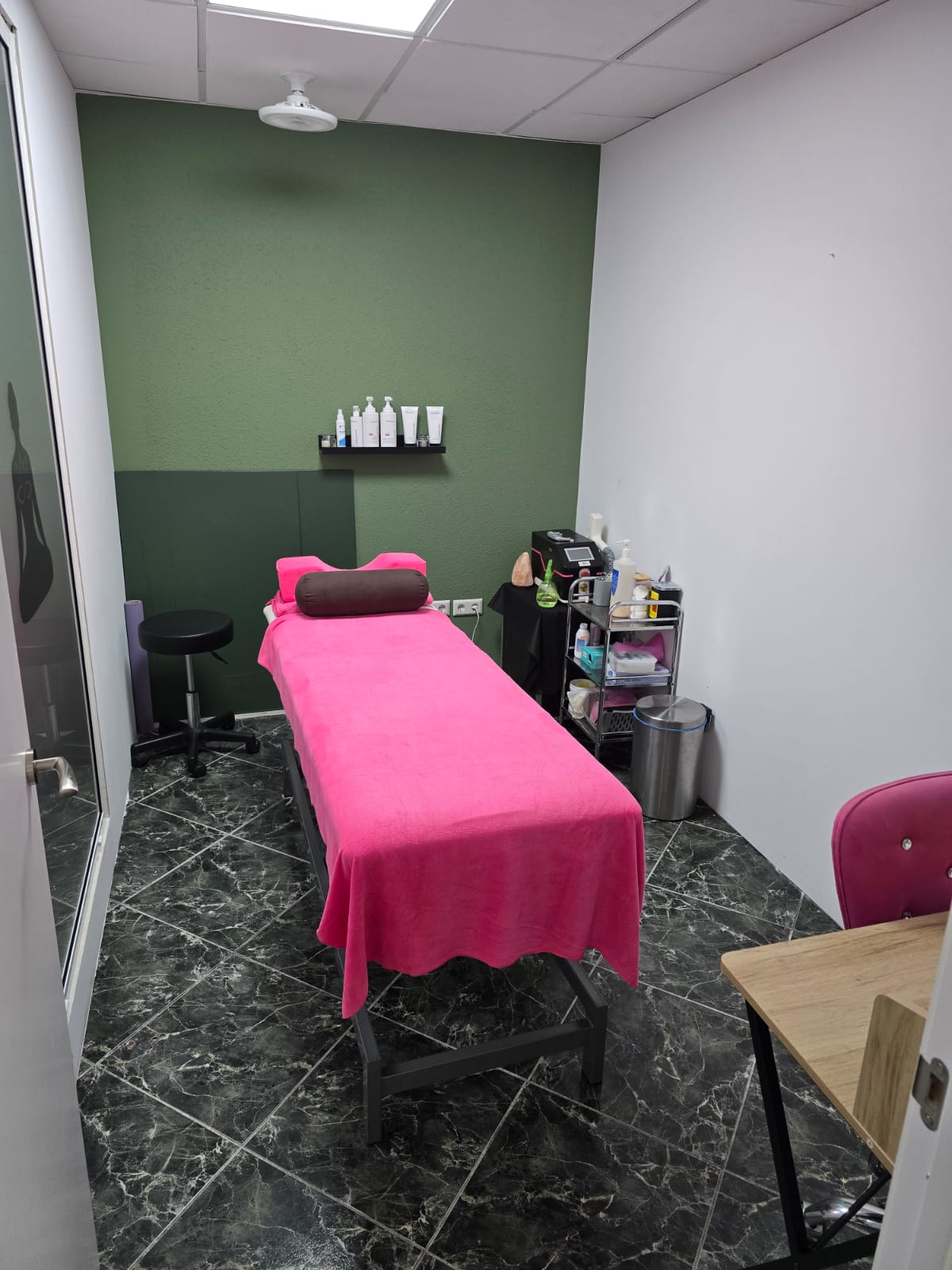 ¡Gran oportunidad en el sector belleza y bienestar en Alfaz del Pi!  